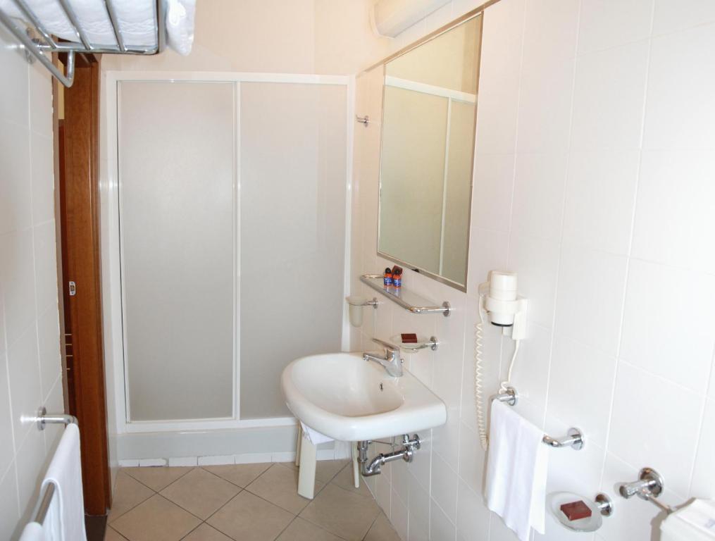 Hotel Olimpic Castel Maggiore Bagian luar foto