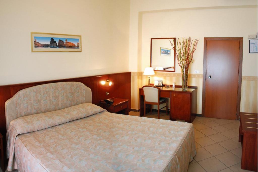Hotel Olimpic Castel Maggiore Bagian luar foto