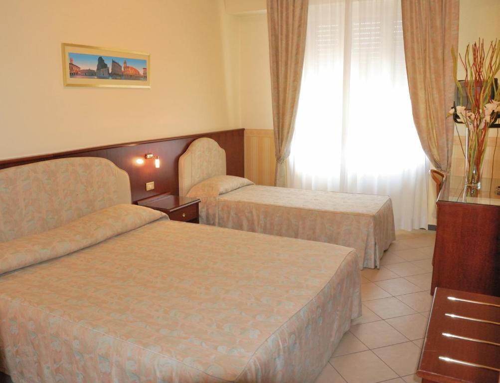 Hotel Olimpic Castel Maggiore Bagian luar foto